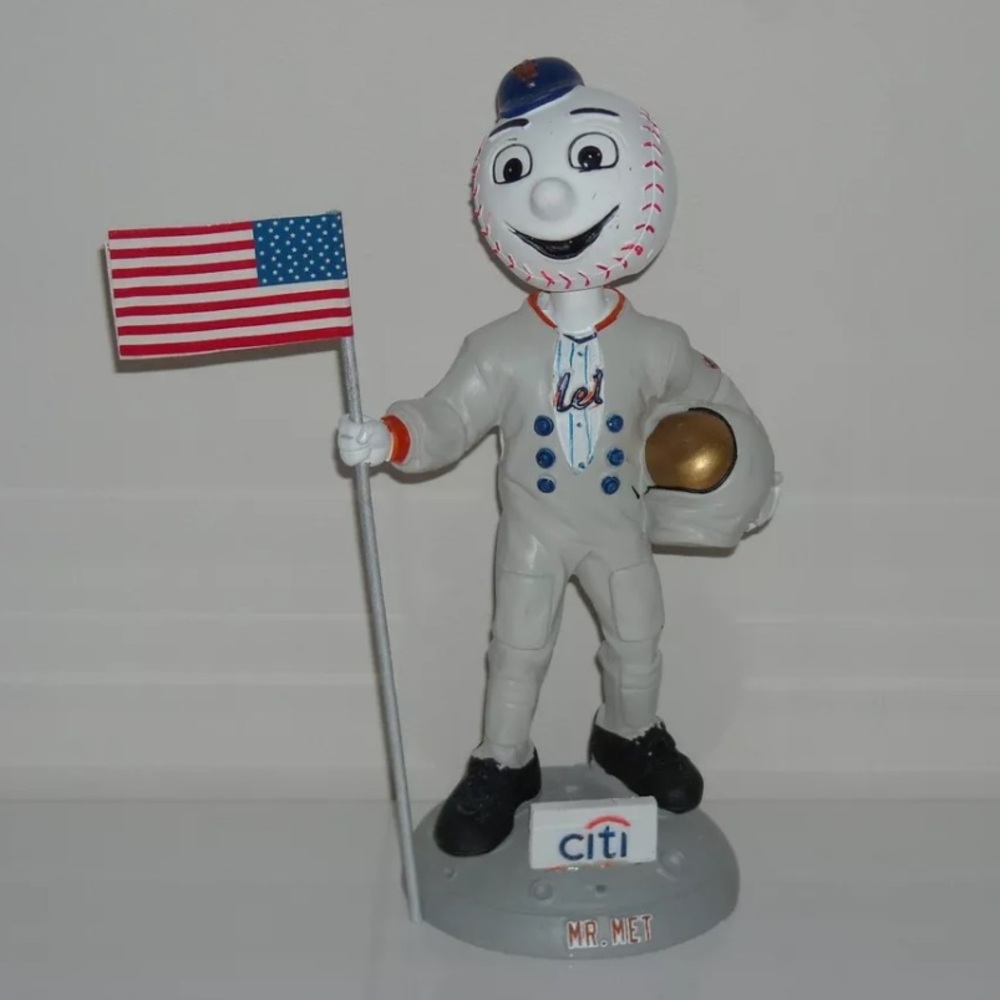 Mr. Met Moon Bobblehead Baseball 2019 SGA